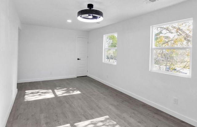 2410 E Bayshore Drive, Dickinson, TX 77539