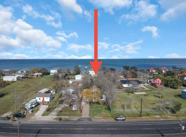 2410 E Bayshore Drive, Dickinson, TX 77539