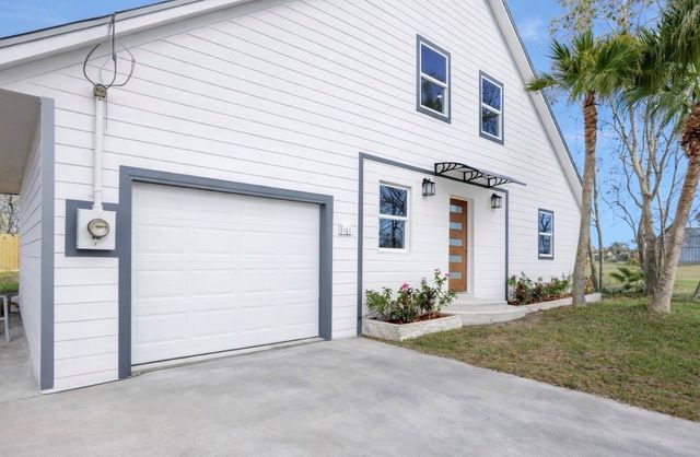 2410 E Bayshore Drive, Dickinson, TX 77539