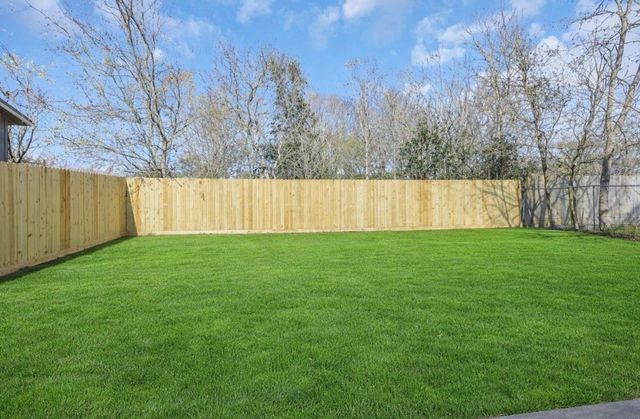 2410 E Bayshore Drive, Dickinson, TX 77539