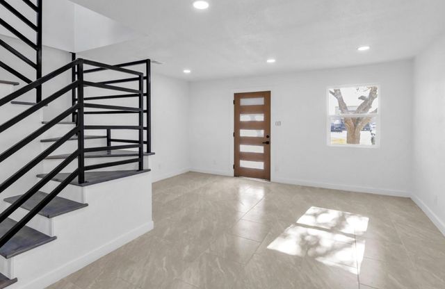 2410 E Bayshore Drive, Dickinson, TX 77539