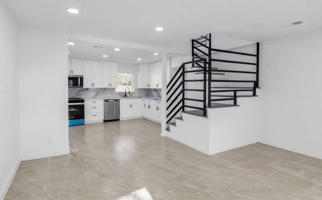 2410 E Bayshore Drive, Dickinson, TX 77539