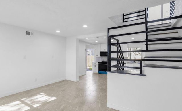 2410 E Bayshore Drive, Dickinson, TX 77539