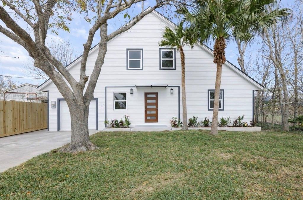 2410 E Bayshore Drive, Dickinson, TX 77539