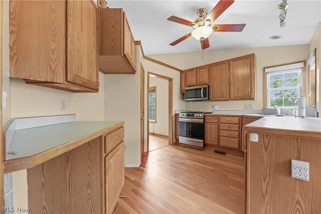 1701 Woods Road, Akron, OH 44306