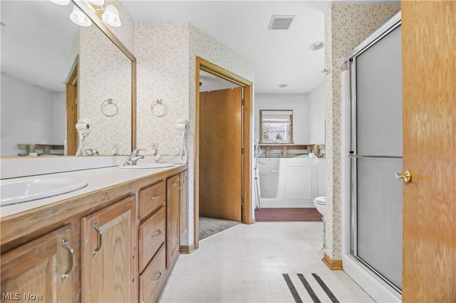 1701 Woods Road, Akron, OH 44306