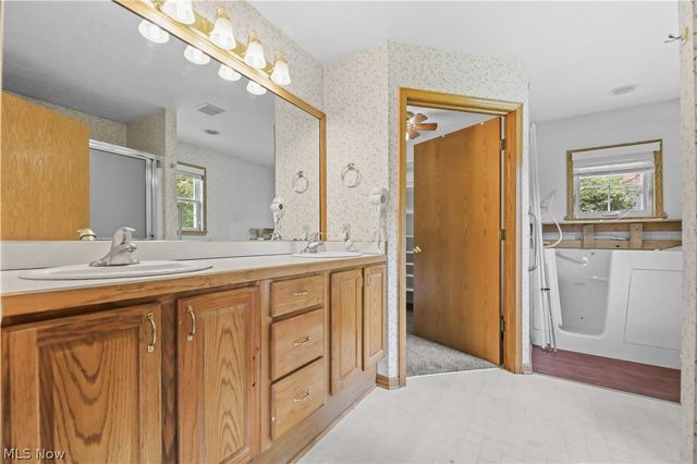 1701 Woods Road, Akron, OH 44306