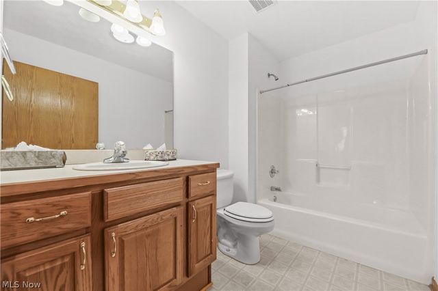 1701 Woods Road, Akron, OH 44306