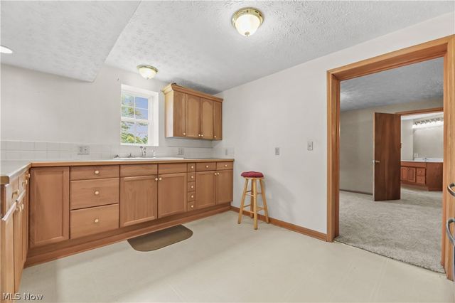 1701 Woods Road, Akron, OH 44306