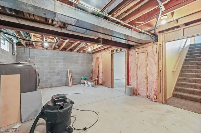 1701 Woods Road, Akron, OH 44306