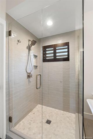 41255 Conger Bay Drive, Update, MI 48045