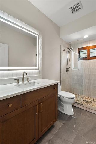 41255 Conger Bay Drive, Update, MI 48045