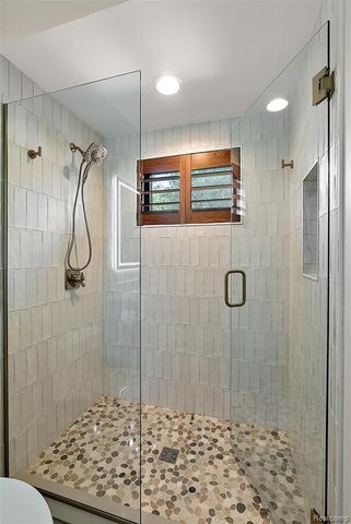 41255 Conger Bay Drive, Update, MI 48045