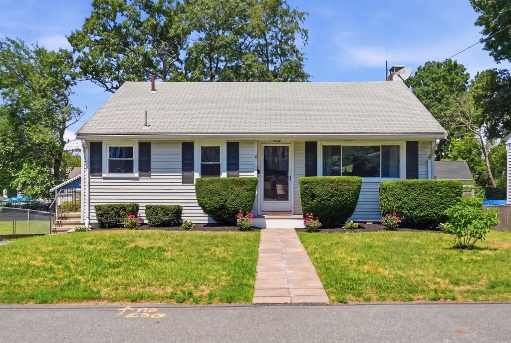 8 Bossi Ave, Randolph, MA 02368