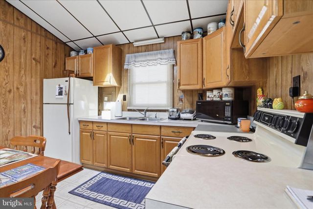 61 GROUSE CIR, Lost City, WV 26810