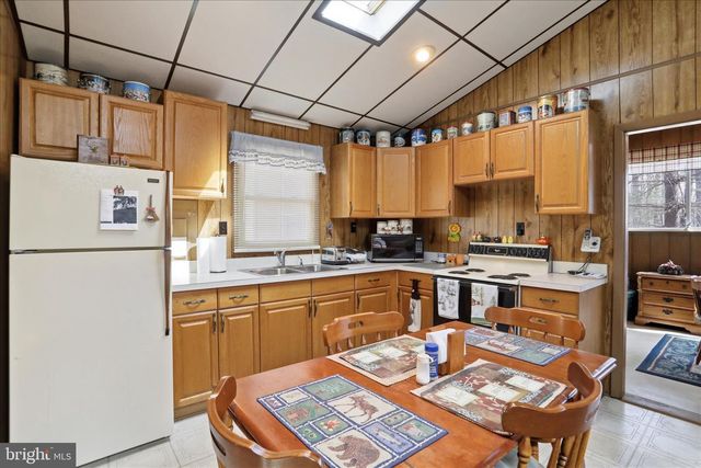 61 GROUSE CIR, Lost City, WV 26810