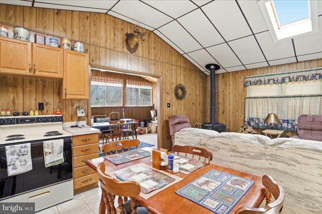 61 GROUSE CIR, Lost City, WV 26810