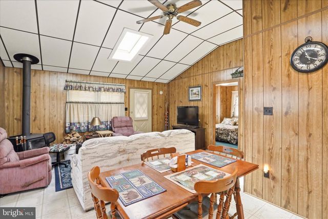 61 GROUSE CIR, Lost City, WV 26810