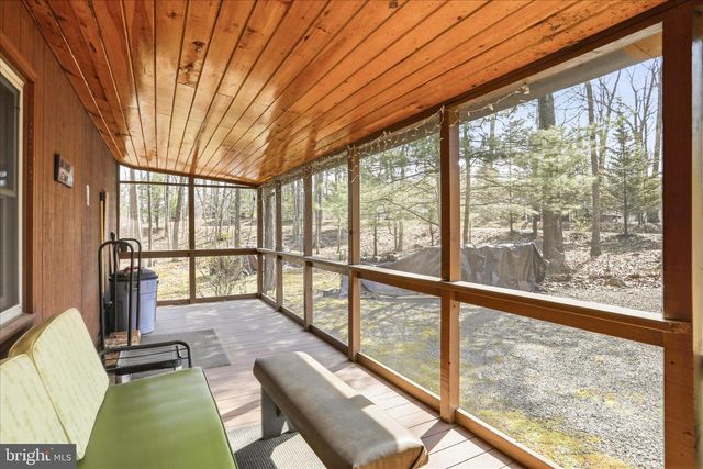 61 GROUSE CIR, Lost City, WV 26810