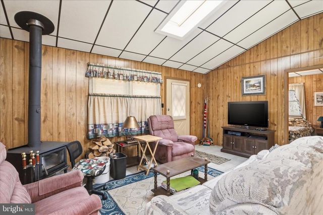 61 GROUSE CIR, Lost City, WV 26810