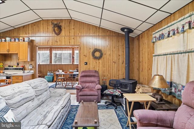 61 GROUSE CIR, Lost City, WV 26810