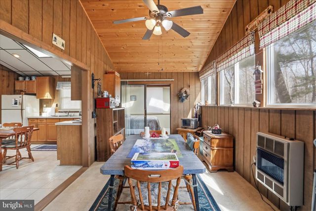 61 GROUSE CIR, Lost City, WV 26810