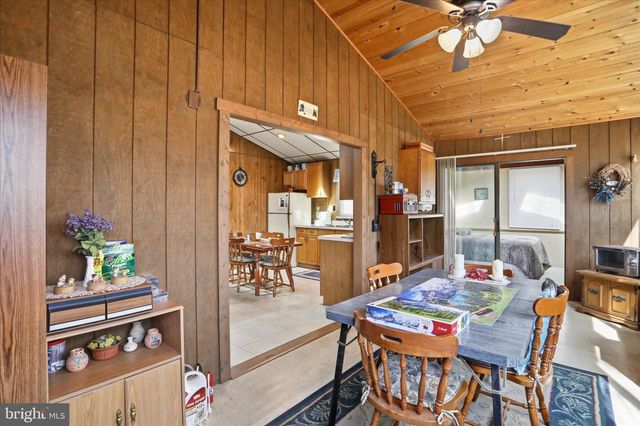 61 GROUSE CIR, Lost City, WV 26810