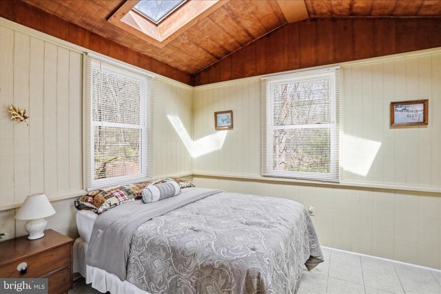 61 GROUSE CIR, Lost City, WV 26810