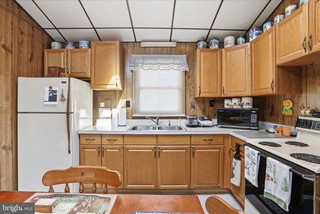 61 GROUSE CIR, Lost City, WV 26810