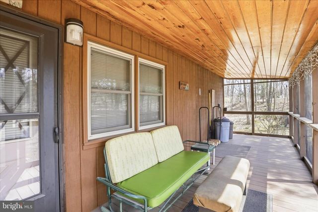 61 GROUSE CIR, Lost City, WV 26810