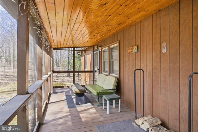 61 GROUSE CIR, Lost City, WV 26810