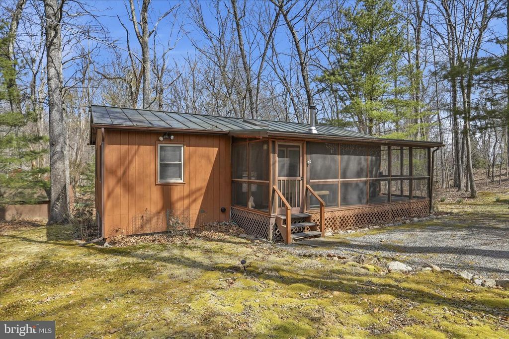 61 GROUSE CIR, Lost City, WV 26810