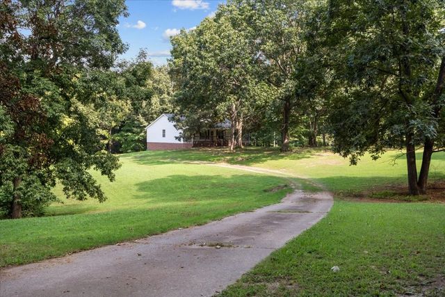 414 Valleywood Dr, Dickson, TN 37055
