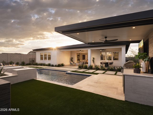 35421 N ZINC Drive, San Tan Valley, AZ 85144