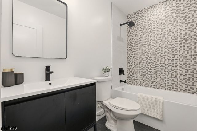 89 Semel Ave, Garfield City, NJ 07026