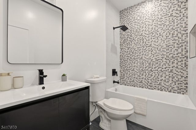 89 Semel Ave, Garfield City, NJ 07026