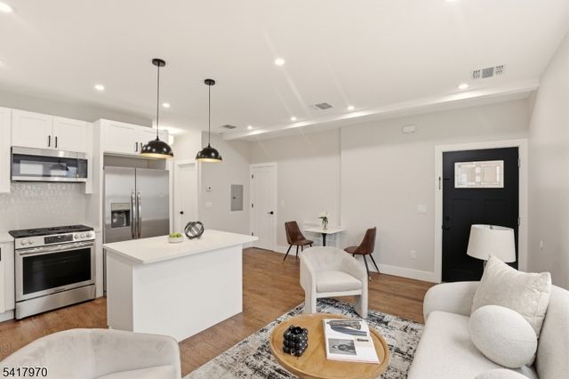 89 Semel Ave, Garfield City, NJ 07026