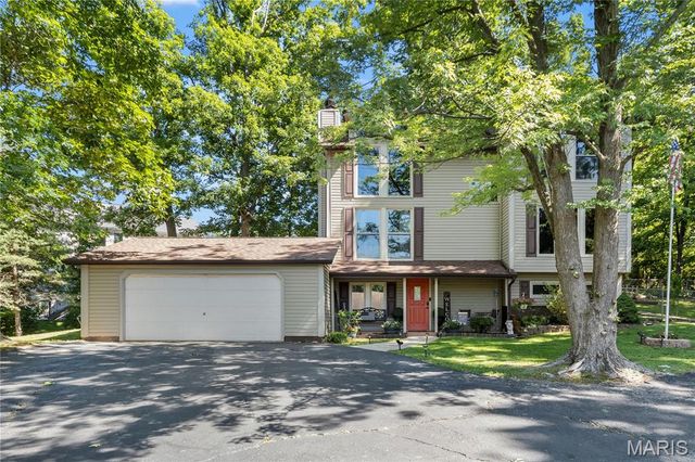 11 Hickory Hollow Lane, Fenton, MO 63026