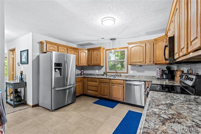 11 Hickory Hollow Lane, Fenton, MO 63026
