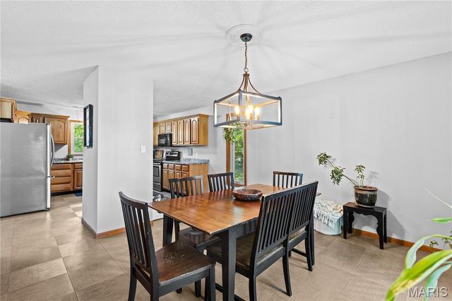 11 Hickory Hollow Lane, Fenton, MO 63026