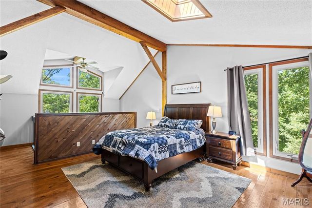 11 Hickory Hollow Lane, Fenton, MO 63026
