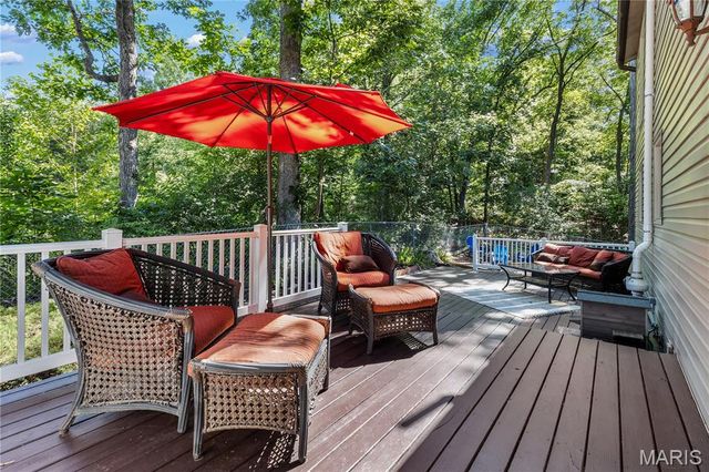 11 Hickory Hollow Lane, Fenton, MO 63026