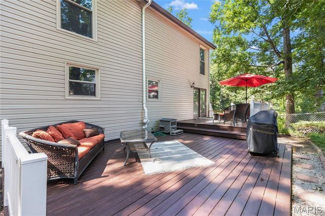 11 Hickory Hollow Lane, Fenton, MO 63026