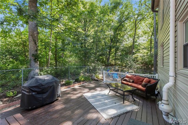 11 Hickory Hollow Lane, Fenton, MO 63026