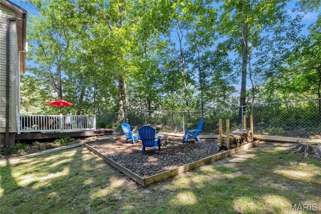 11 Hickory Hollow Lane, Fenton, MO 63026