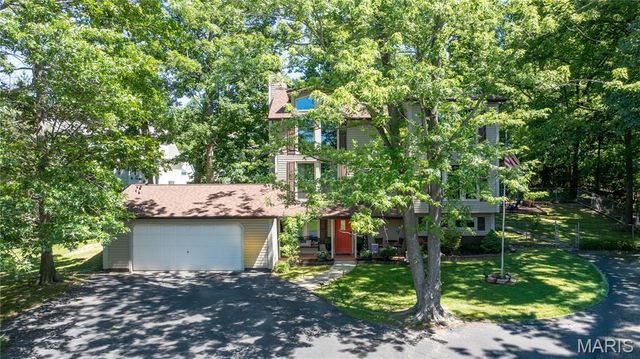 11 Hickory Hollow Lane, Fenton, MO 63026