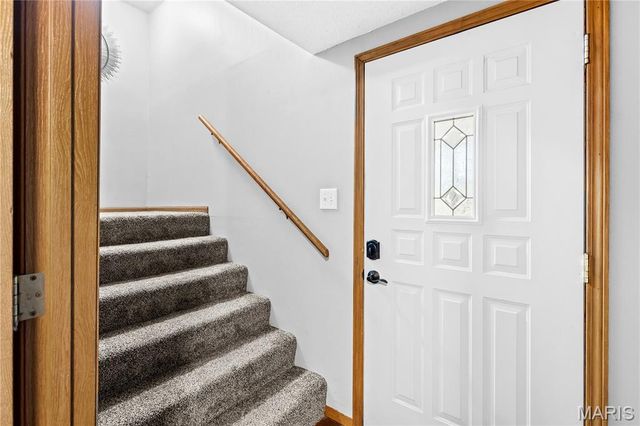 11 Hickory Hollow Lane, Fenton, MO 63026