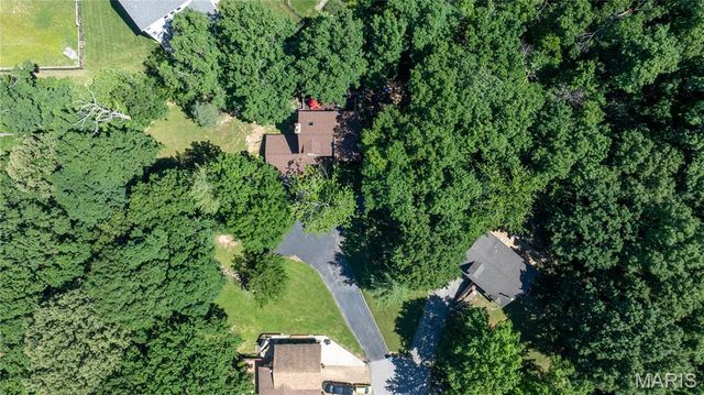 11 Hickory Hollow Lane, Fenton, MO 63026