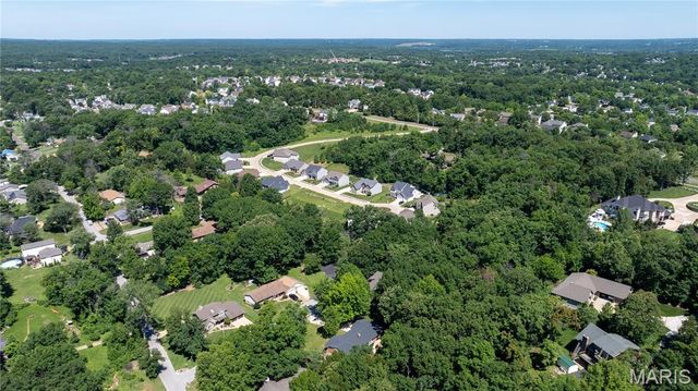 11 Hickory Hollow Lane, Fenton, MO 63026