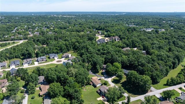 11 Hickory Hollow Lane, Fenton, MO 63026